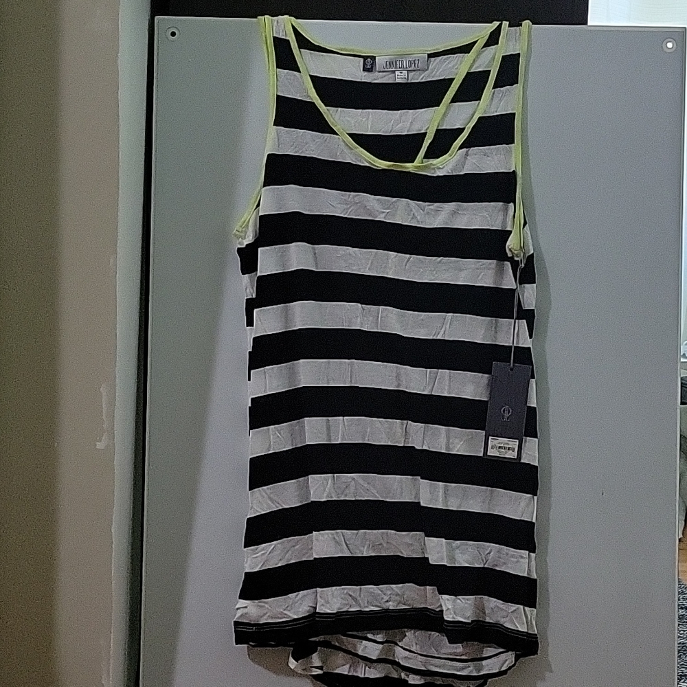 Tank - Picture 2 of 4